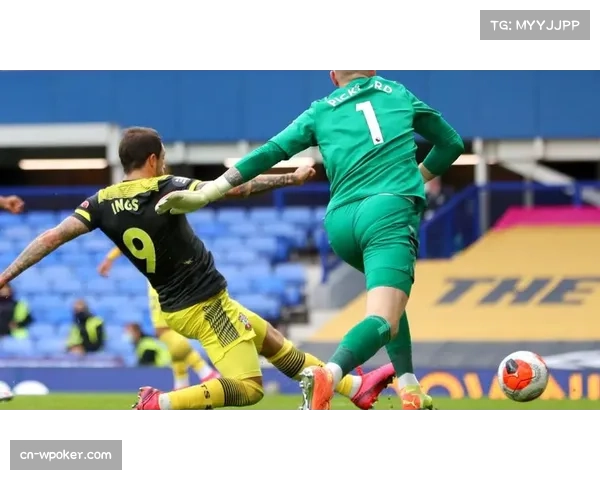 埃弗顿阵型弹性不足，五后卫四中场切换时出现衔接问题